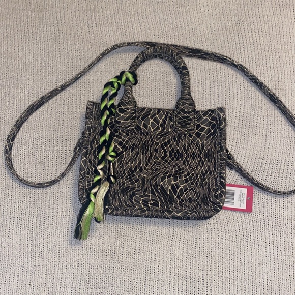NWT VINCE CAMUTO ORLA CANVAS BLACK/COCONUT CREAM CROSSBODY CONVERTIBLE PURSE BAG - Picture 6 of 7